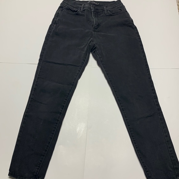 Black Levi’s Perfectly Slimming 512 Legging Jeans